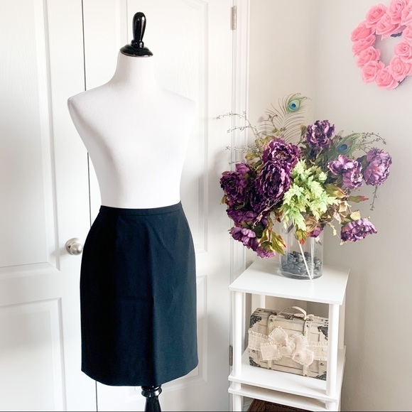 Ann Taylor Dresses & Skirts - Ann Taylor Petites Lined Pencil Skirt In Black